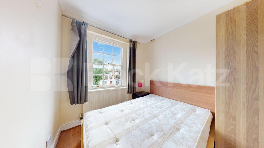 Stylish 3 Bedroom Flat on Quiet Residential Street Rochester Road, Camden